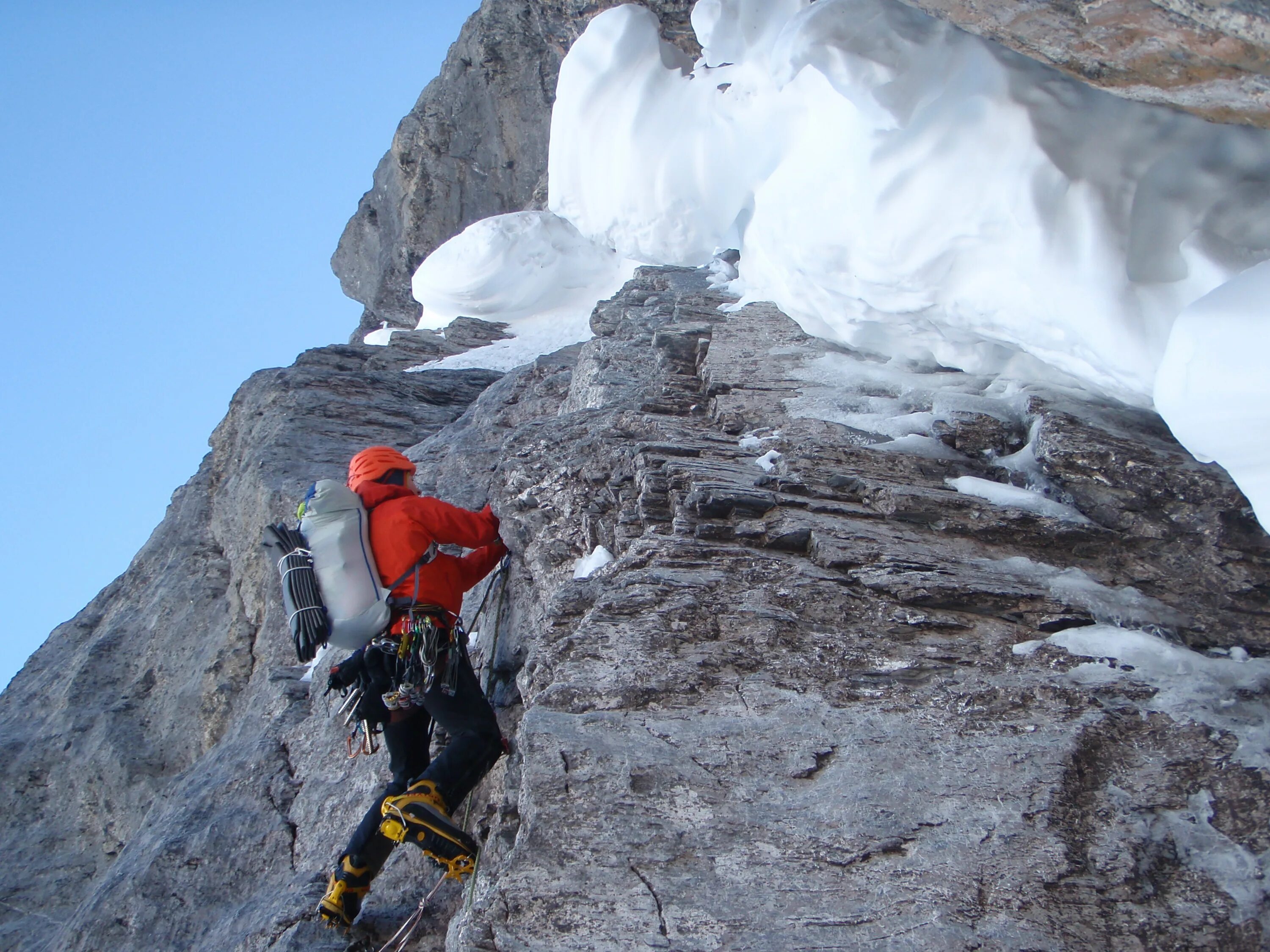 Альпинизм. Скалолаз the North face. Рюкзак альпиниста. Рюкзак скалолаза. Альпинист со спины.