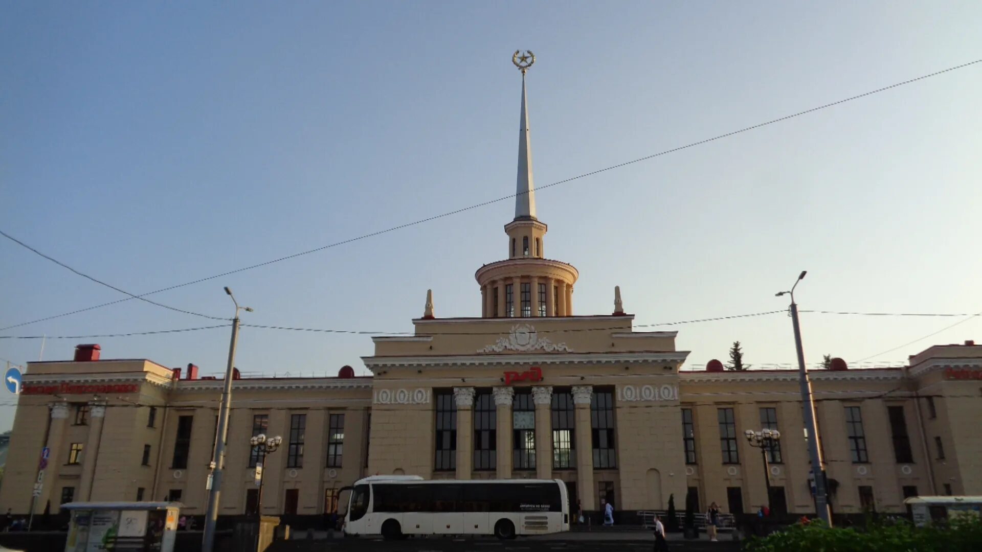 Жд петрозаводск телефон. ЖД вокзал Петрозаводск 2022. Железнодорожный вокзал Карелия Петрозаводск. Железнодорожный вокзал Петрозаводск 2022 год. Железнодорожный вокзал 1955 Петрозаводск.