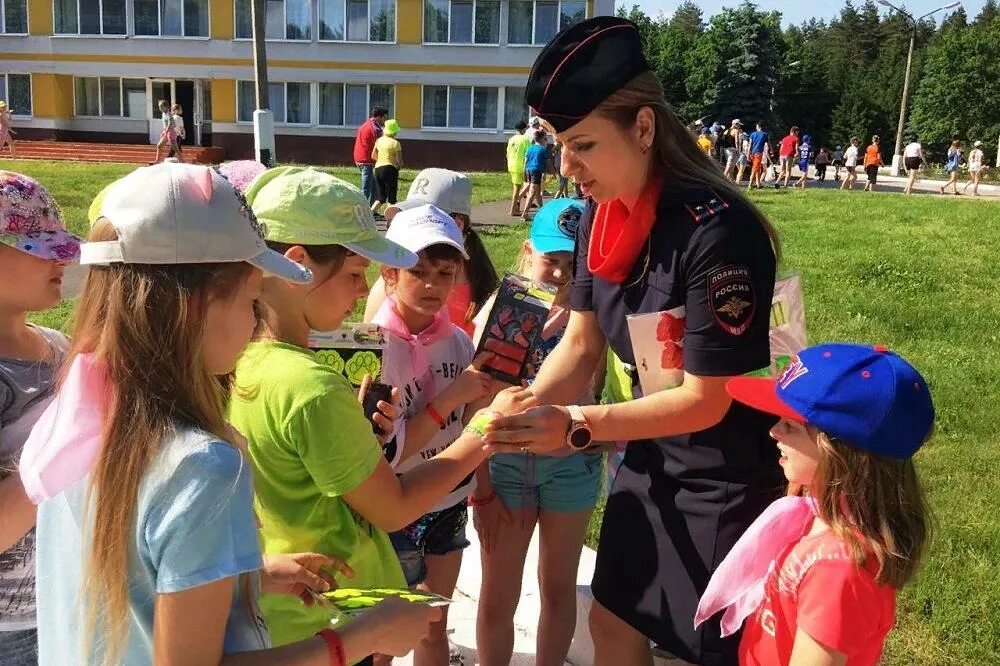 Безопасности дол. Безопасность в лагере. Безопасность в лагере для детей. Полиция в лагере. Полицейский лагерь детский.