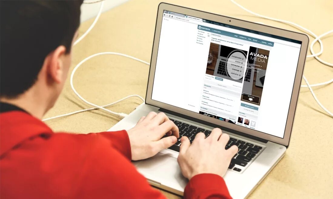 оплата в социальных сетях. оплата в социальных сетях. деньги из интернета. покупки в интернете. оплата в социальных сетях.