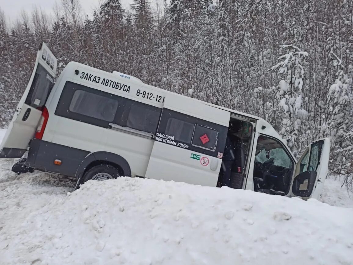 Дтп ухта сыктывкар. Дтп ухта сыктывкар. Разбитая ваз 2110. Дтп ухта сыктывкар. Ваз 2112 серая битая.