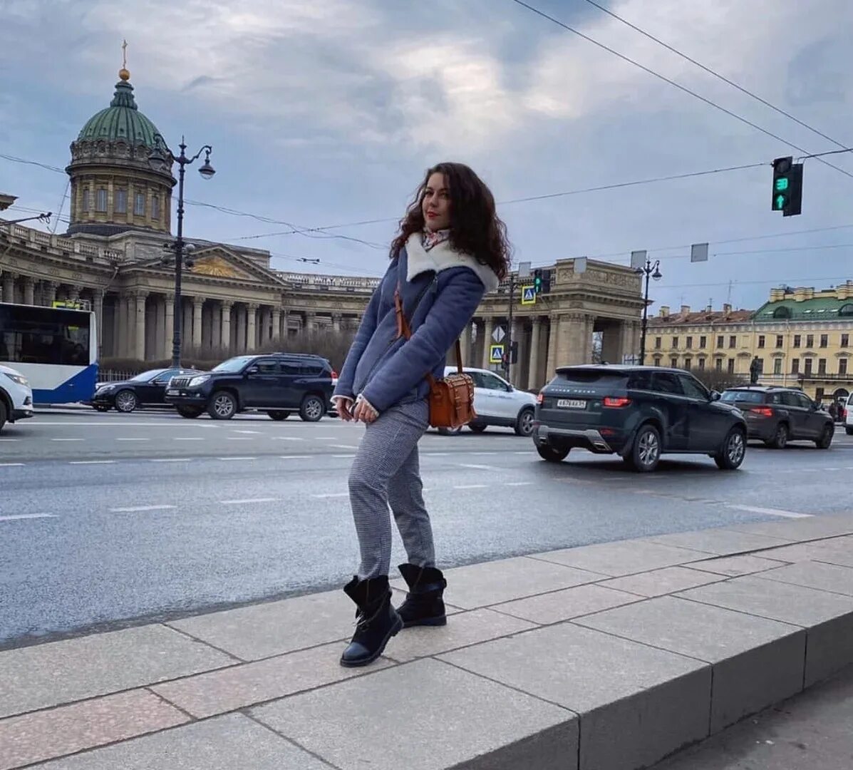 В санкт петербурге девушка показала