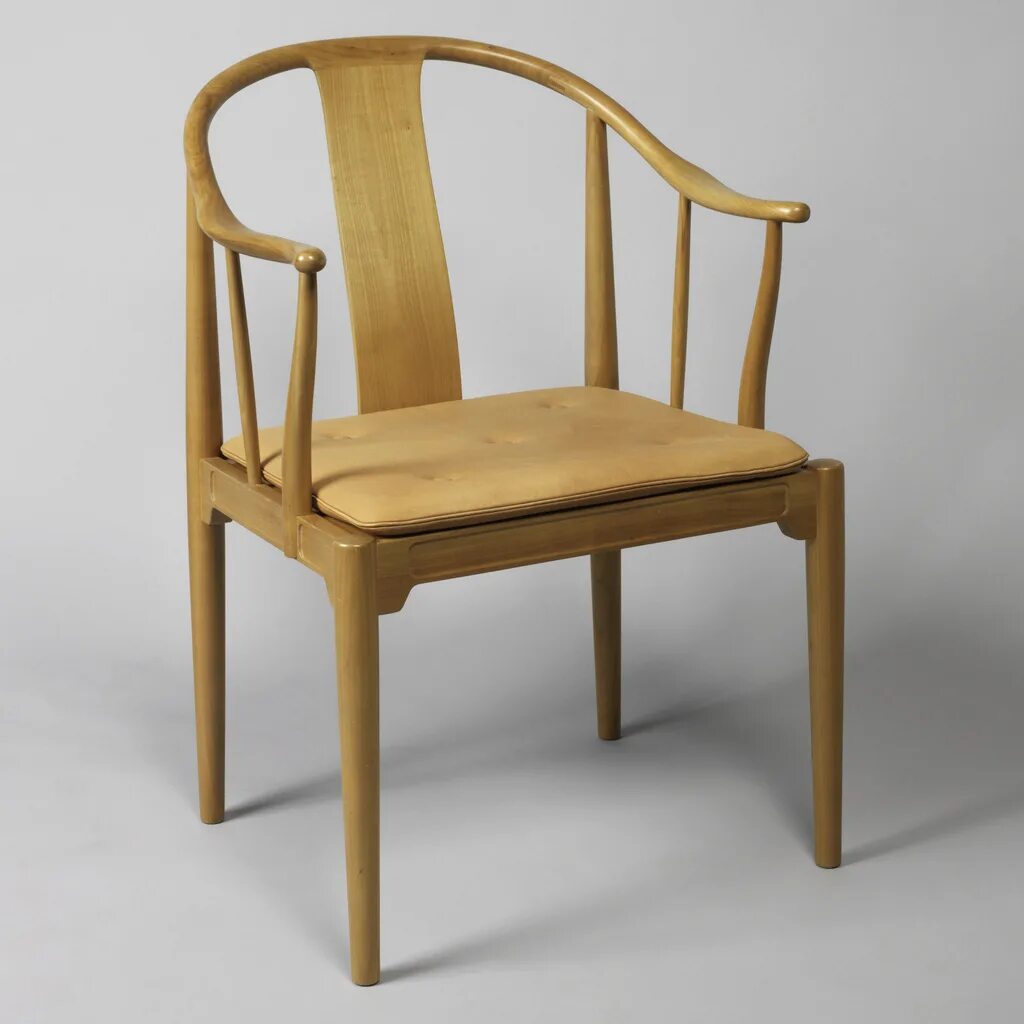 Fritz hansen n01 chair. Необычные кресла. Chair here. Fiber armchair | swivel base by muuto. Красный стул.