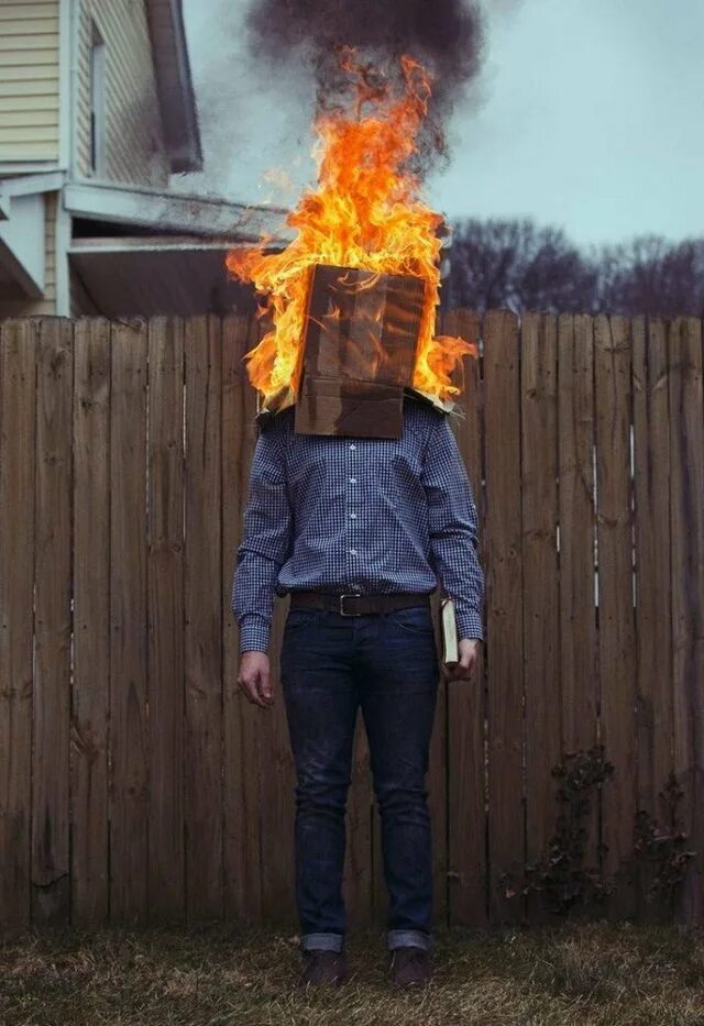 Огненная голова. Гриллби telltale. Парень в огне. Дым вместо головы. Девушка с горящими волосами.