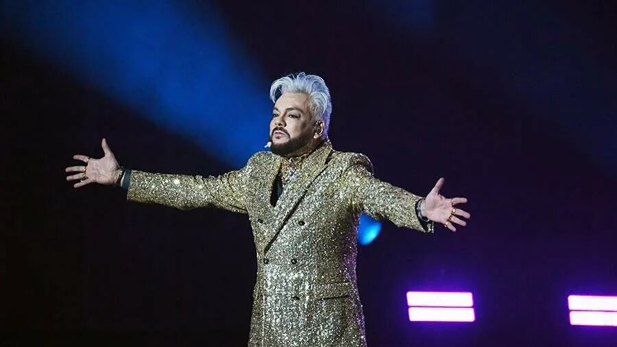 Киркоров сейчас 2023. Извиняющийся киркоров. Певцы россии 2022. Извиняющийся киркоров. Шоу бизнес звезды и хайп ведущие.