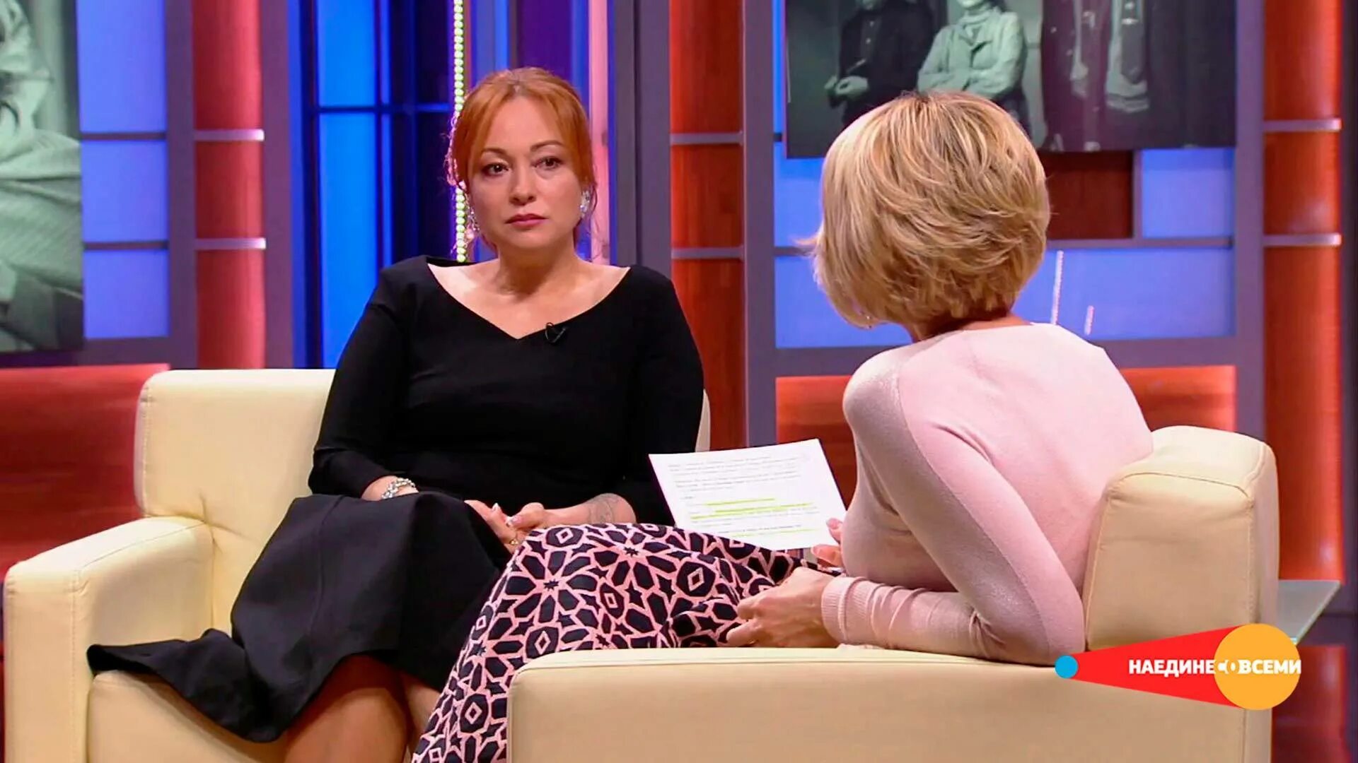 Юлия меньшова передача наедине со всеми 2014 год. Екатерина мириманова 2022. Юлия меньшова передача. Стрижка юлии меньшовой 2022. Юлия меньшова фото.