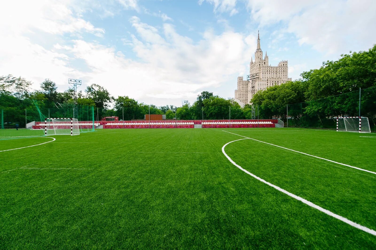 Ховрино стадион. Стадион красная Пресня Москва. Дружинниковская 18 стадион красная Пресня. Стадион City Sport красная Пресня. Красная Пресня футбольное поле.