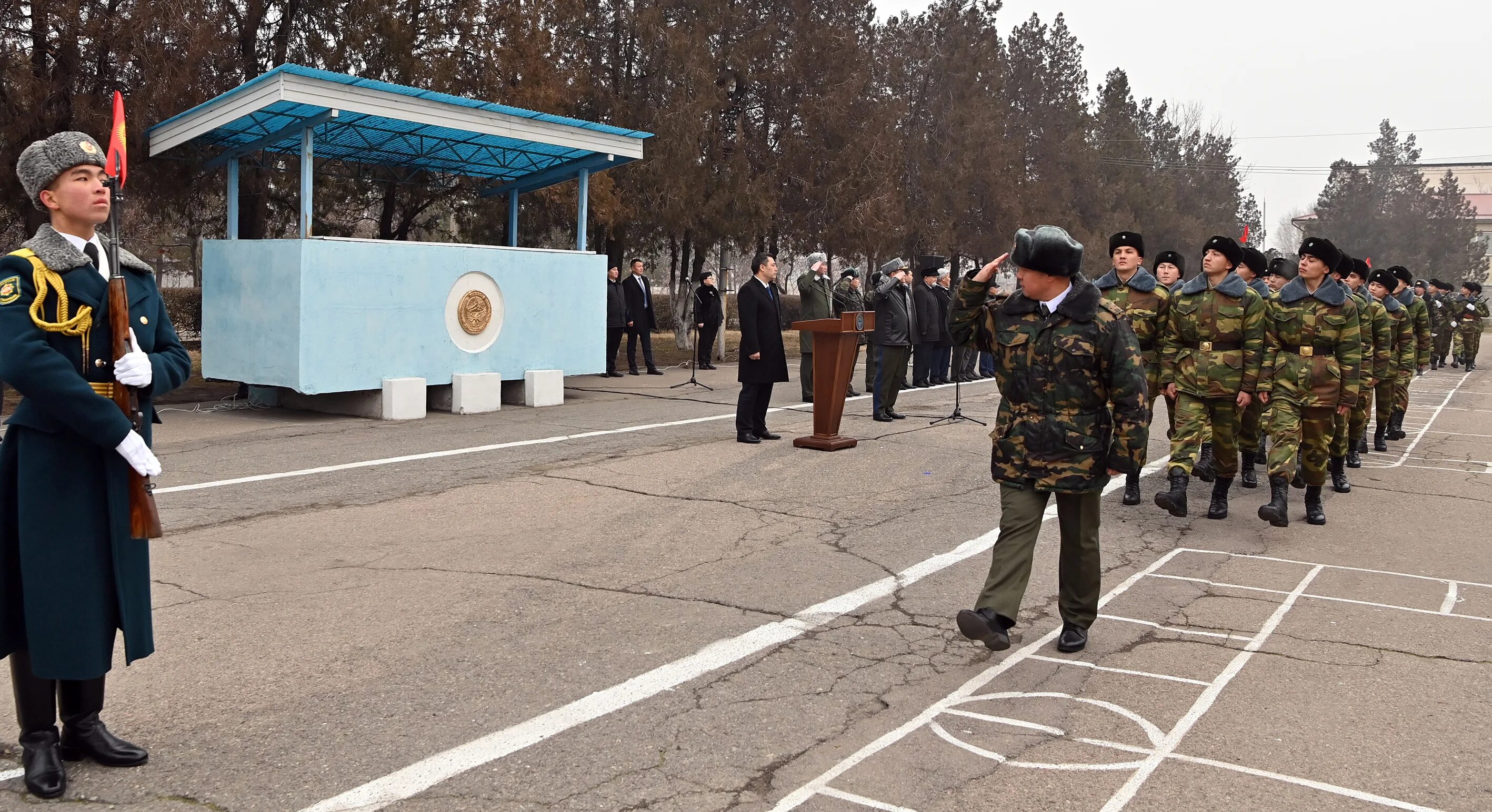 Войсковая часть ГКНБ 64479. Садыр Жапаров вручил войсковой. 37818 Войсковая часть. Вручение боевого Знамени.