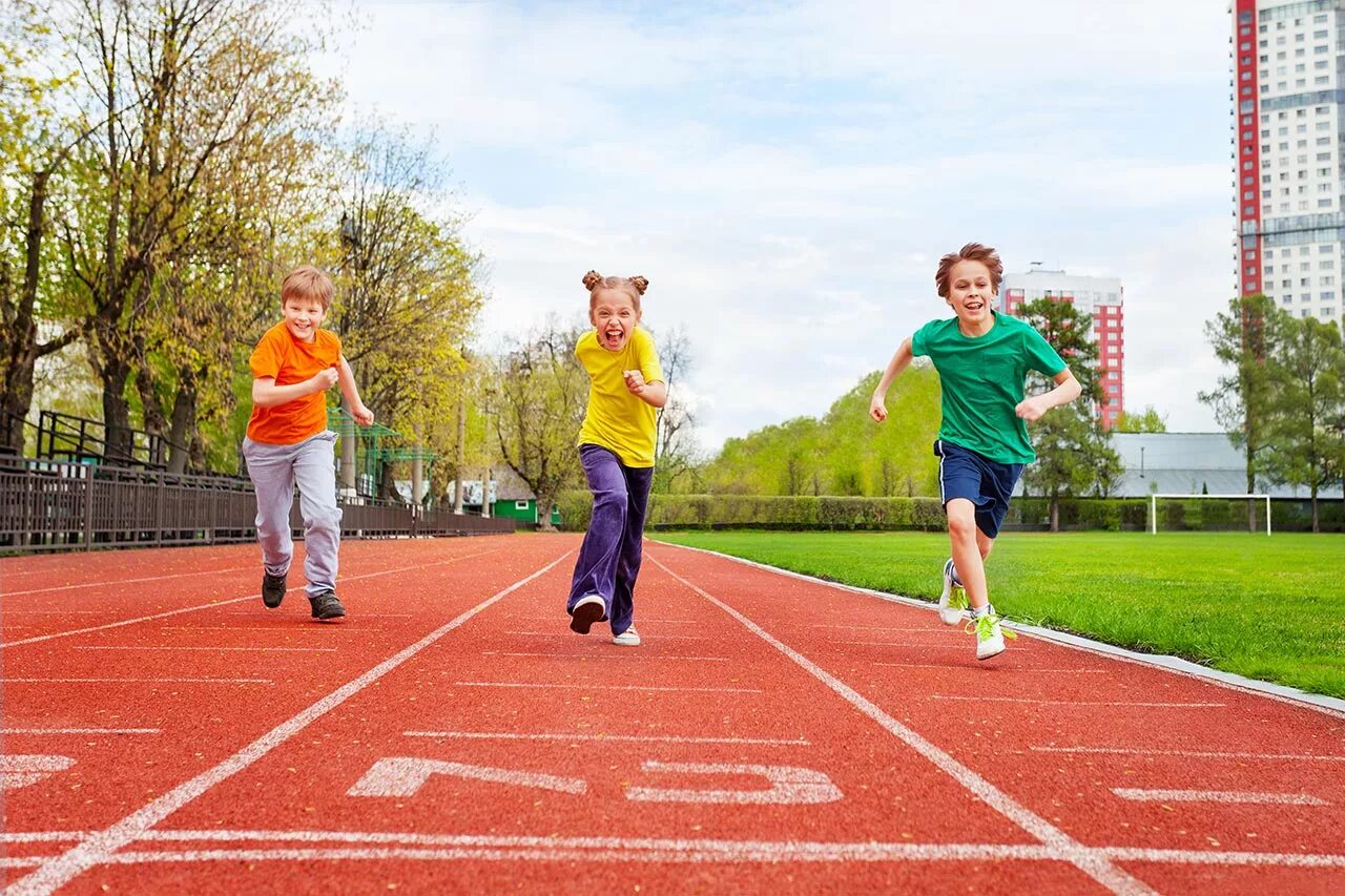 The child are running to the