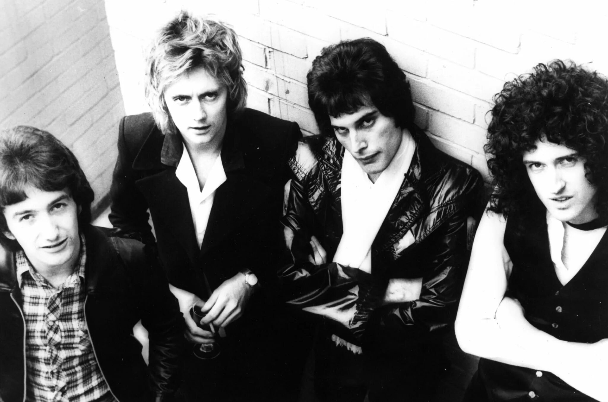 70 группа музыка. Группа Квин в молодости. Группа Queen 70s. Группа Квин 1970. Queen в молодости.