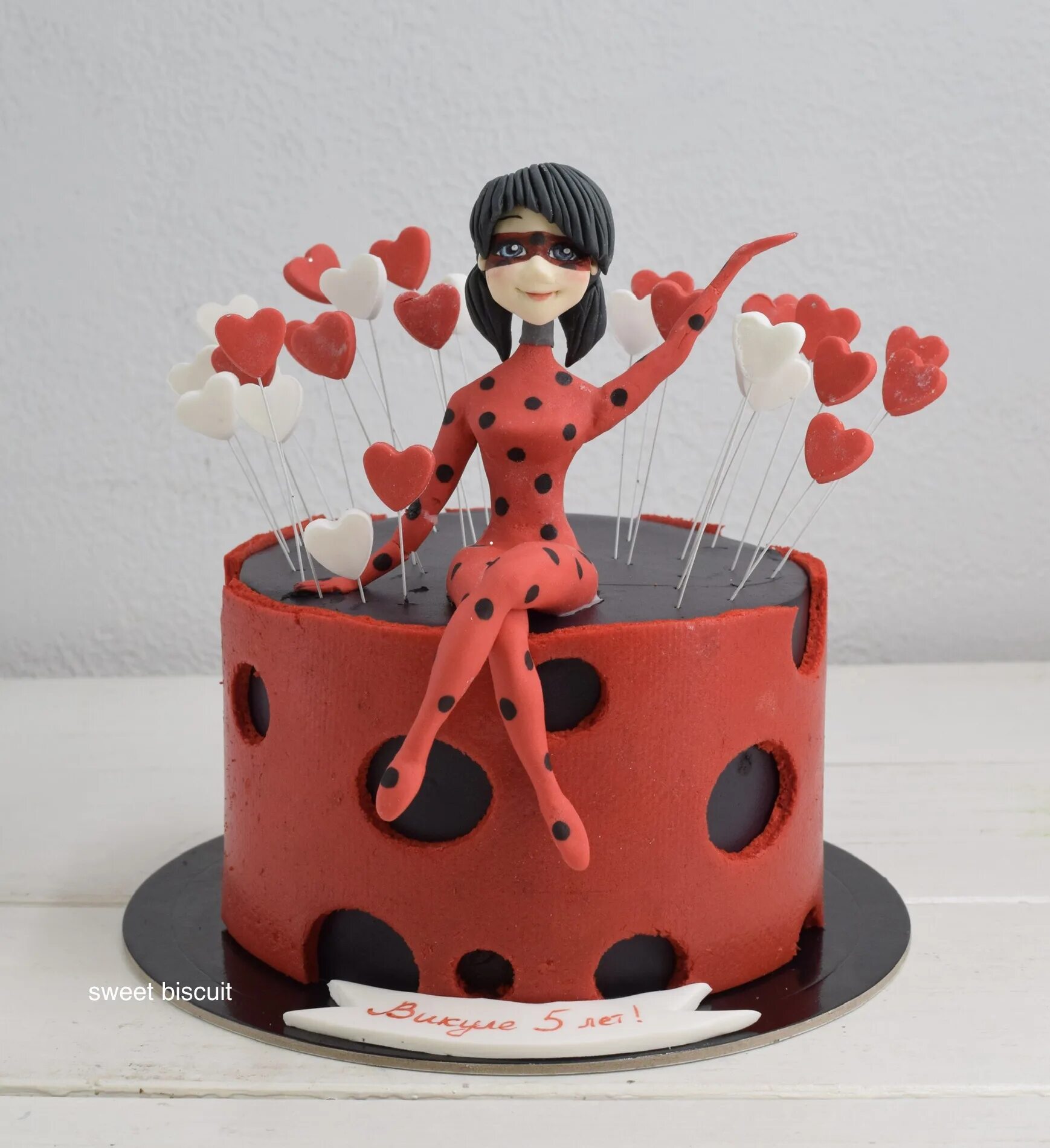 Торт леди баг и супер кот для мальчика. Оформление торта леди баг. Торт леди баг маюра. Торт леди баг для девочки. Торт леди баг для девочки 6 лет.