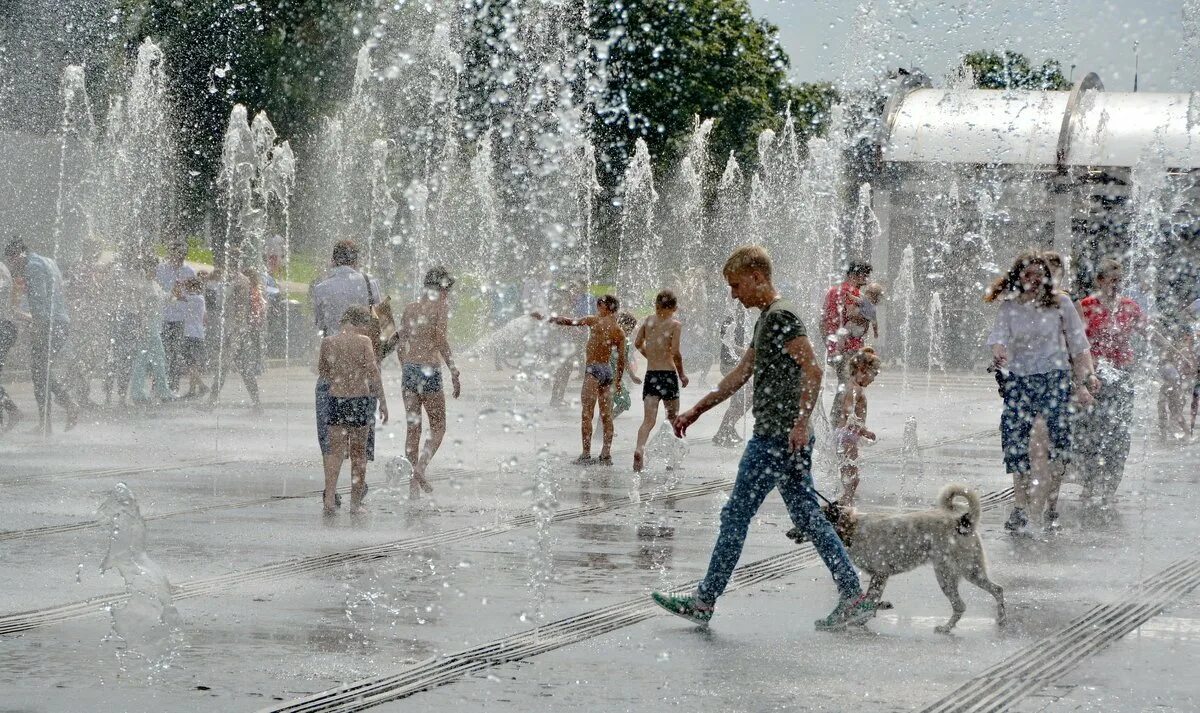 Сильная жара в городе. Аномальная жара в России 2010. Лето жара. Жара в городе. Аномальная жара 2010 года в России.