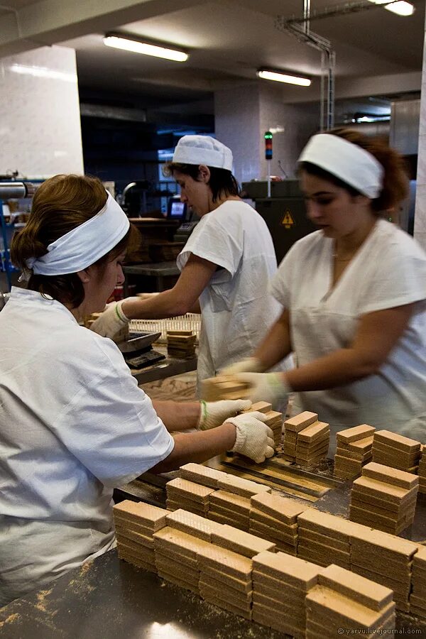 Упаковщик тюмень. Упаковщик хлеба. укладчик упаковщик хлеба. кондитерские изделия. укладчик упаковщик хлебозавод.