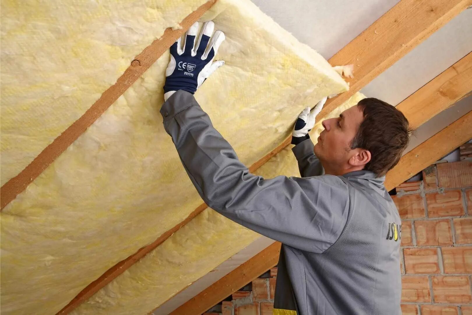 Утепление кровли мансарды изнутри минватой. Утеплитель крыши изнутри. Утепление мансарды роквул. Утепление мансарды минватой. Утеплитель для мансарды технониколь.