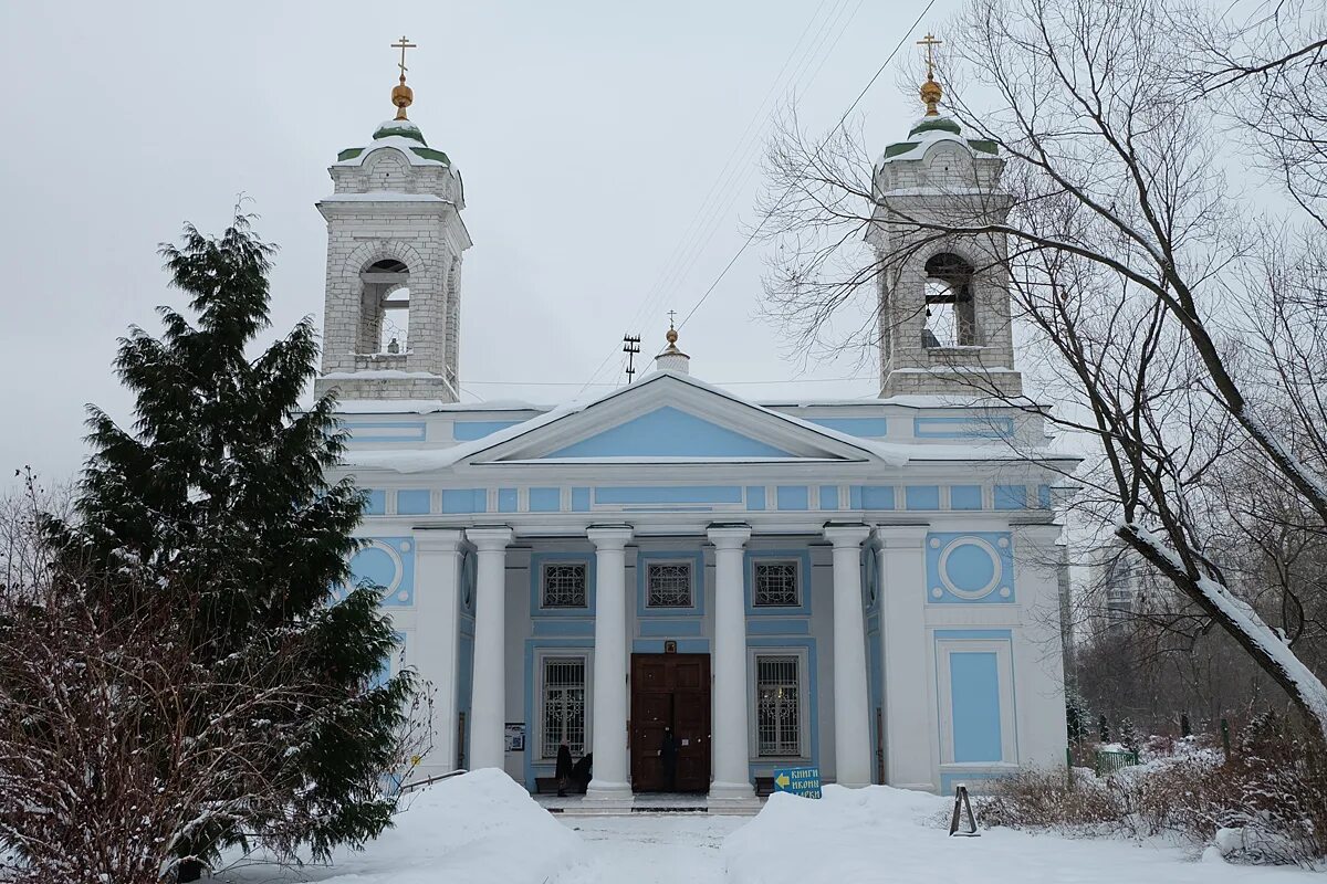 Сошествия духа лазаревском. Храм Сошествия Святого духа Москва. Храм на Лазаревском кладбище. Церковь Святого духа на Лазаревском кладбище. Храм Сошествия Святого духа на Лазаревском.