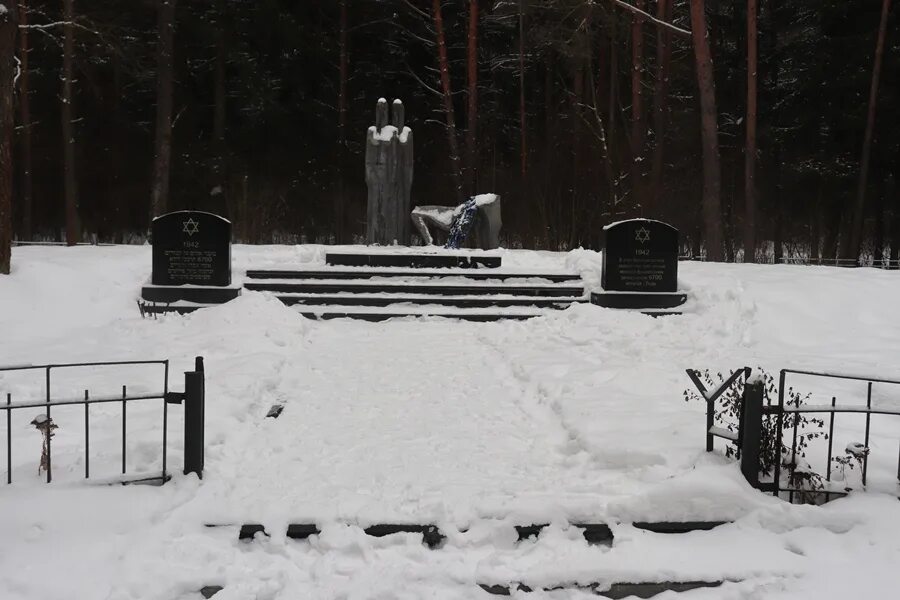 Могилы расстрелянных