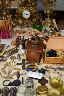 В нескольких магазинах торгующих антиквариатом