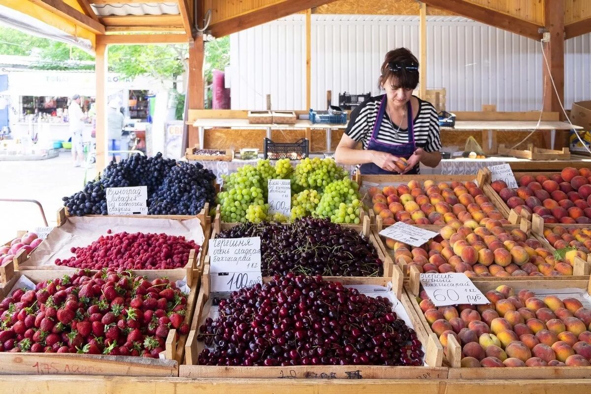 Рынок в судаке. Продукты Крыма. Продукты на рынках Крыма. Ярмарка в Судаке. Крым еда.