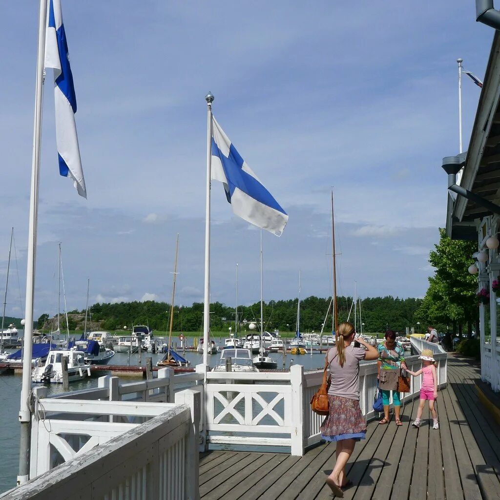 Какая финляндия сейчас. Финляндия порт Наантали. День сони в Финляндии. Наантали флаг. Наантали Финляндия Spa Resort.
