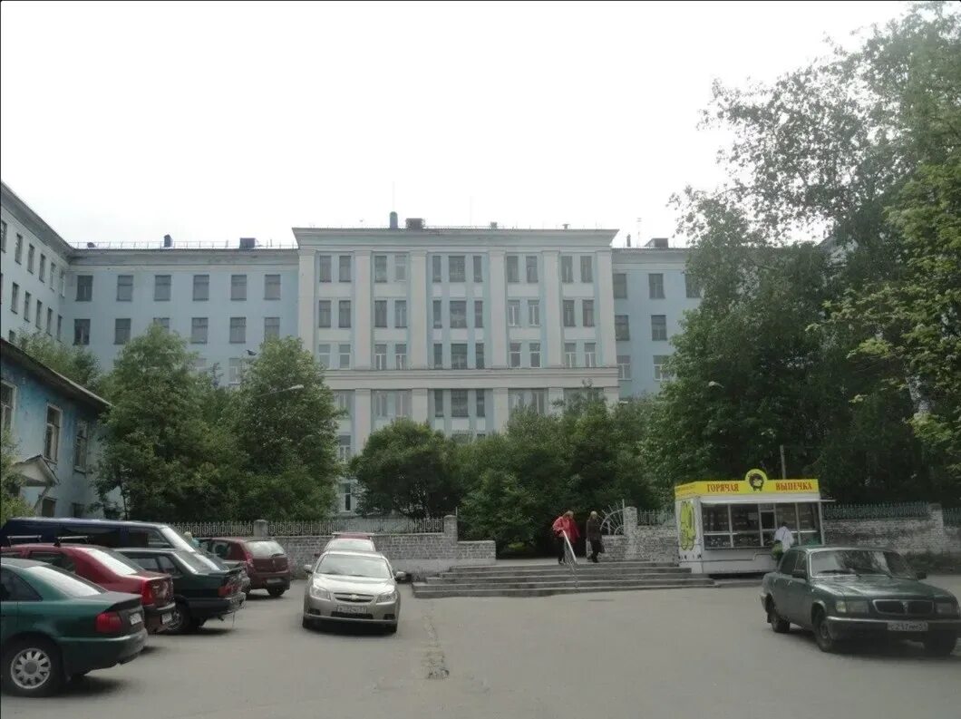 Мурманский областной клинический многопрофильный центр мурманск. Мурманская городская больница. Мурманская областная больница. Детская клиническая больница мурманск свердлова 18. Городская больница мурманск.
