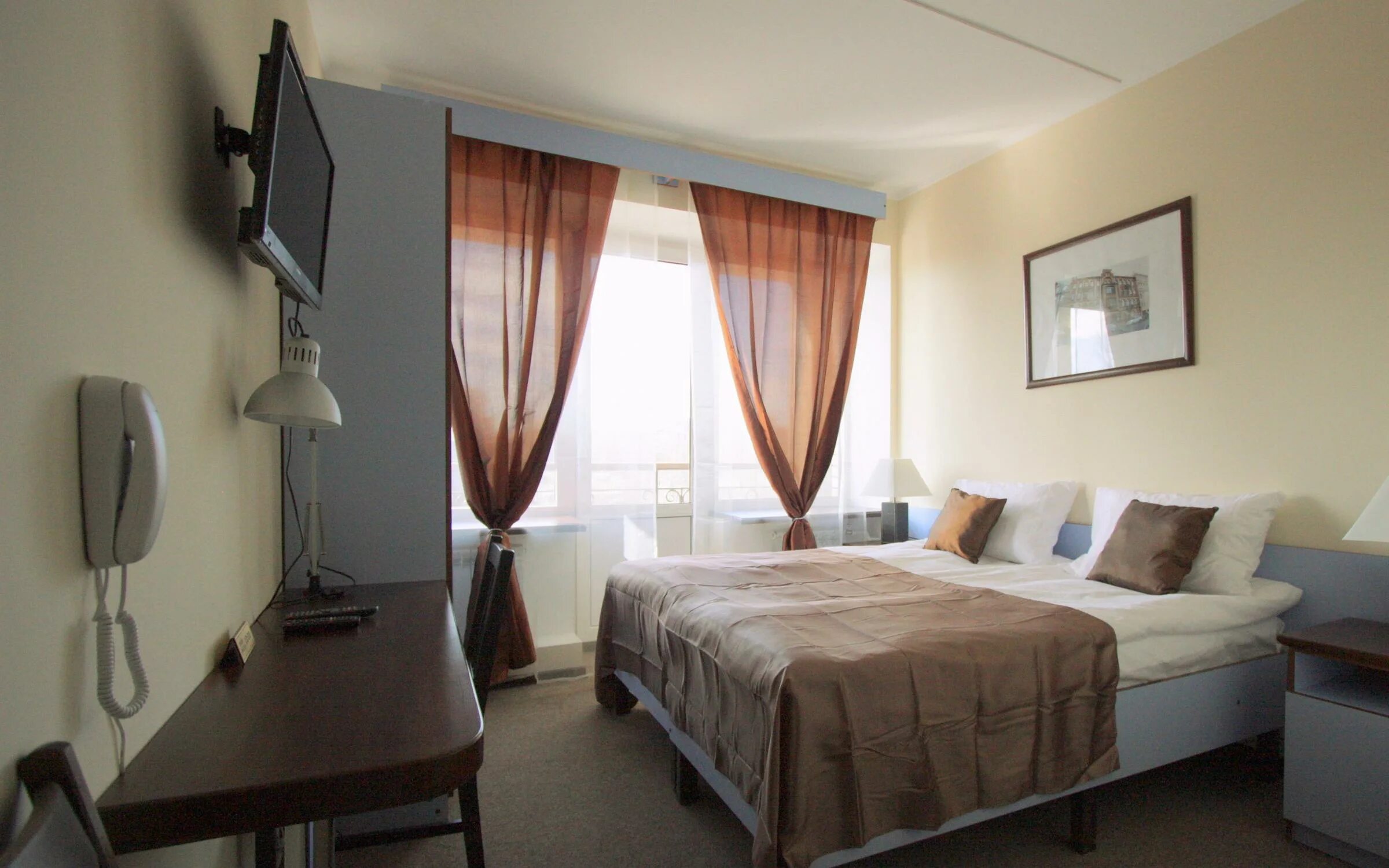 Петербург заселение в отели. One more day hotel. Набережная реки фонтанки 142 отель. Амадео отель санкт-петербург. 1880 отель питер.