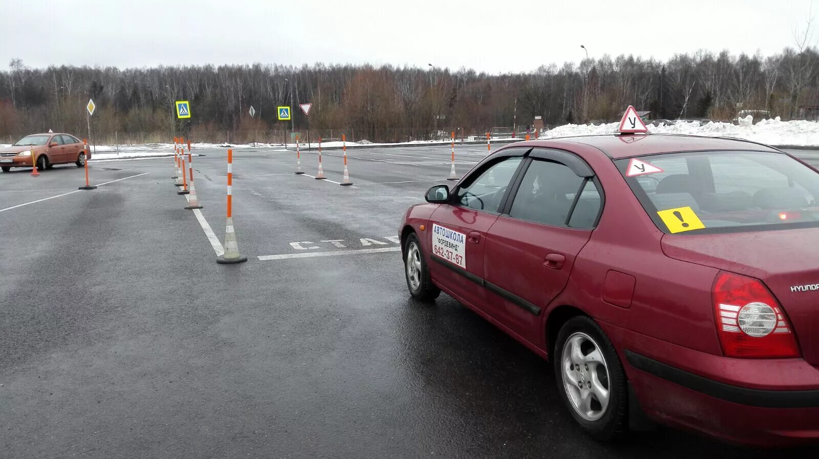 На какой машине сдают экзамен. Автошкола ДОСААФ Белорецк автодром. Автодром автошкола Пенджикент. Автодром на Петухова. Вождение на автодроме.