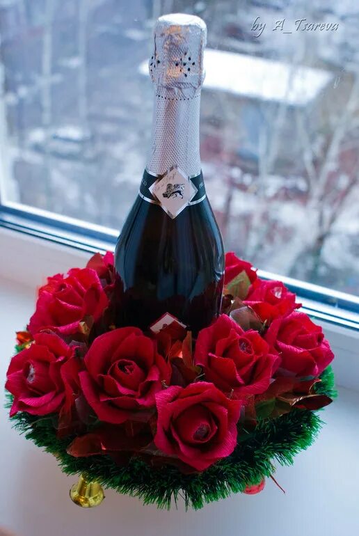 букет из конфет с шампанским. с днём рождения шампанское. декупаж бутылки шампанского. шампанское март. с днём рождения шампанское.