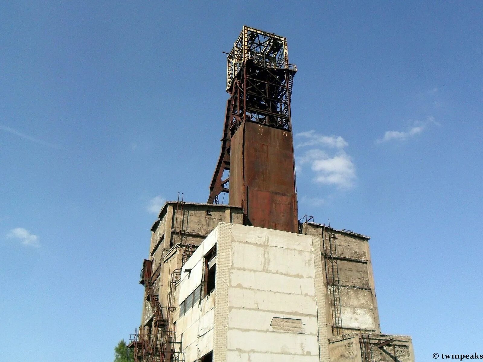 Горловка комсомолец. Горловка донецкая народная республика шахта комсомолец. Горловка подвесная дорога. Комсомолец горловка. Комсомолец горловка.