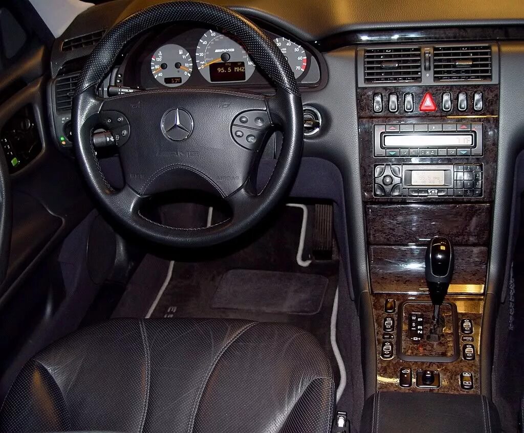 210 значение. Mercedes benz w210 amg салон. mercedes benz w202 amg салон. мерседес бенц 210 кузов салон. mercedes e55 amg w210 салон.