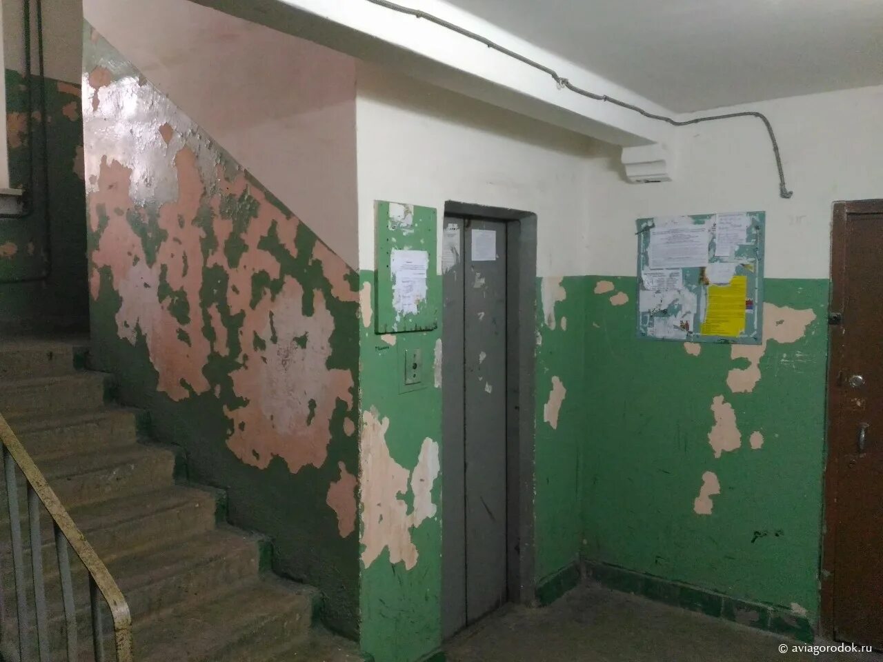 Картинки подъезд 3. Панельный дом подъезд. подъезд пятиэтажки. подъезд пятиэтажки внутри. подъезд постсоветский.