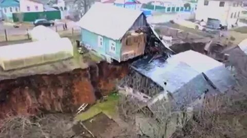 Люди низкого роста которые ушли под землю