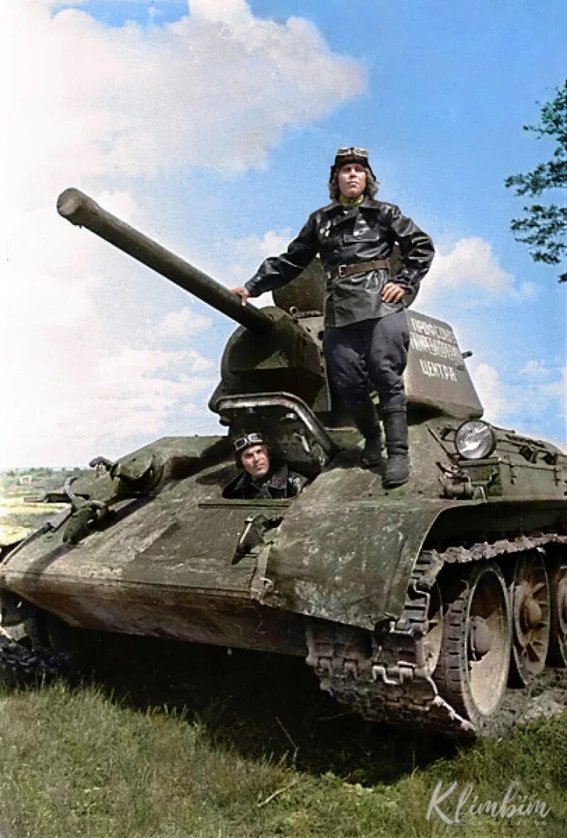Танковые воины. Танкист т-34. Танк с танкистом. Танкисты Великой Отечественной войны. Экипаж танка.