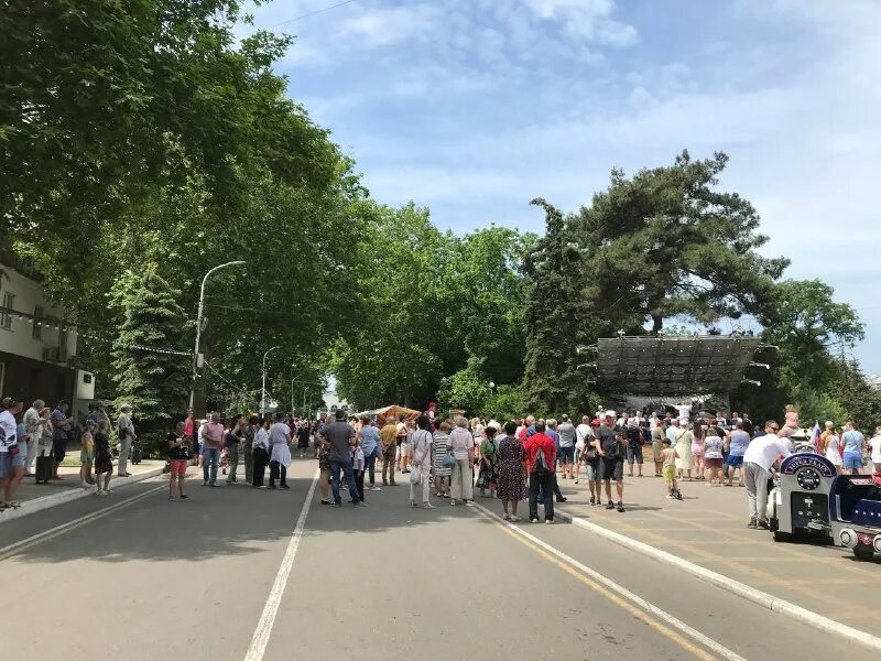 руководитель блокнот анапа. реконструкция театральной площади в анапе. мусор в море. блокнот анапы сегодня. блокнот анапа новости янишогло.