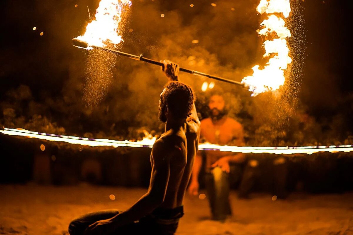 Фаер шоу сафари Дубай. Фаер шоу ( fireshow. Файер шоу в Дубае. Фаер шоу Эстетика.