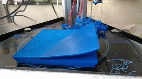 3d принтер не прилипает к столу