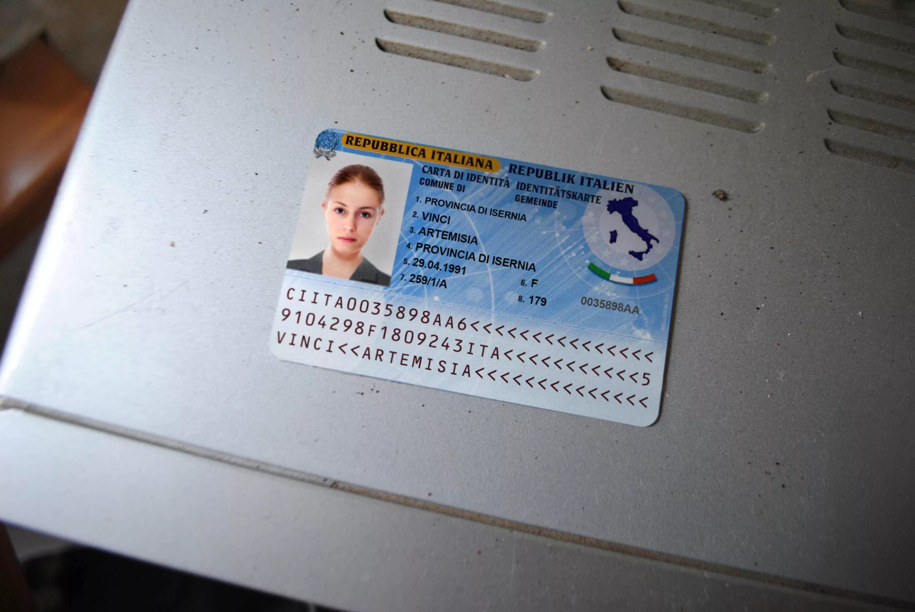 Id карта купить. ID карта Италии. Италия ID карточка. Эстония ID Card.