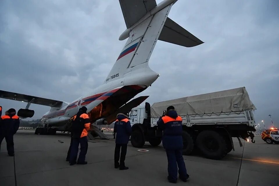 Списки погибших ил 76 12.03. Военный самолёт ил-76 Екатеринбург Кольцово. Катастрофа ил 76 в Белгороде. Ил 76 2000 год Астрахань. Самолёт ил76 аэропорт Кольцово.