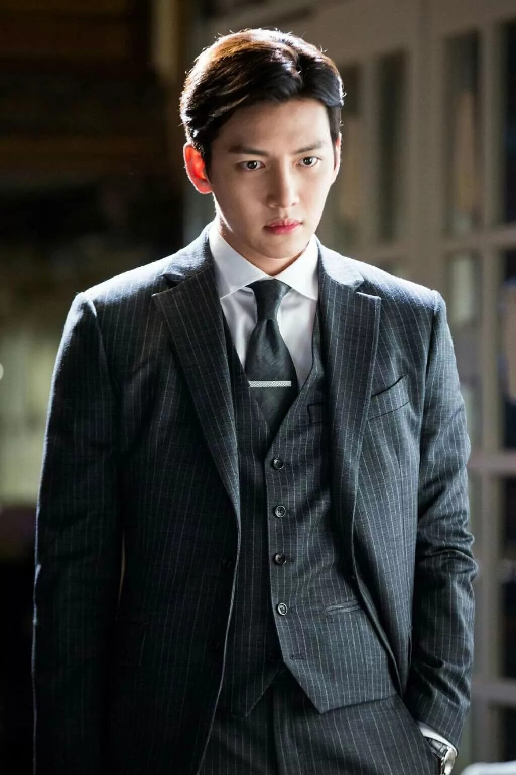 Ji Chang Wook. Чжи Чан УК подозрительный партнер. Чжи Чан УК Хилер подозрительный партнер. Чжи Чан УК В костюме. Чжи чан ук главная роль