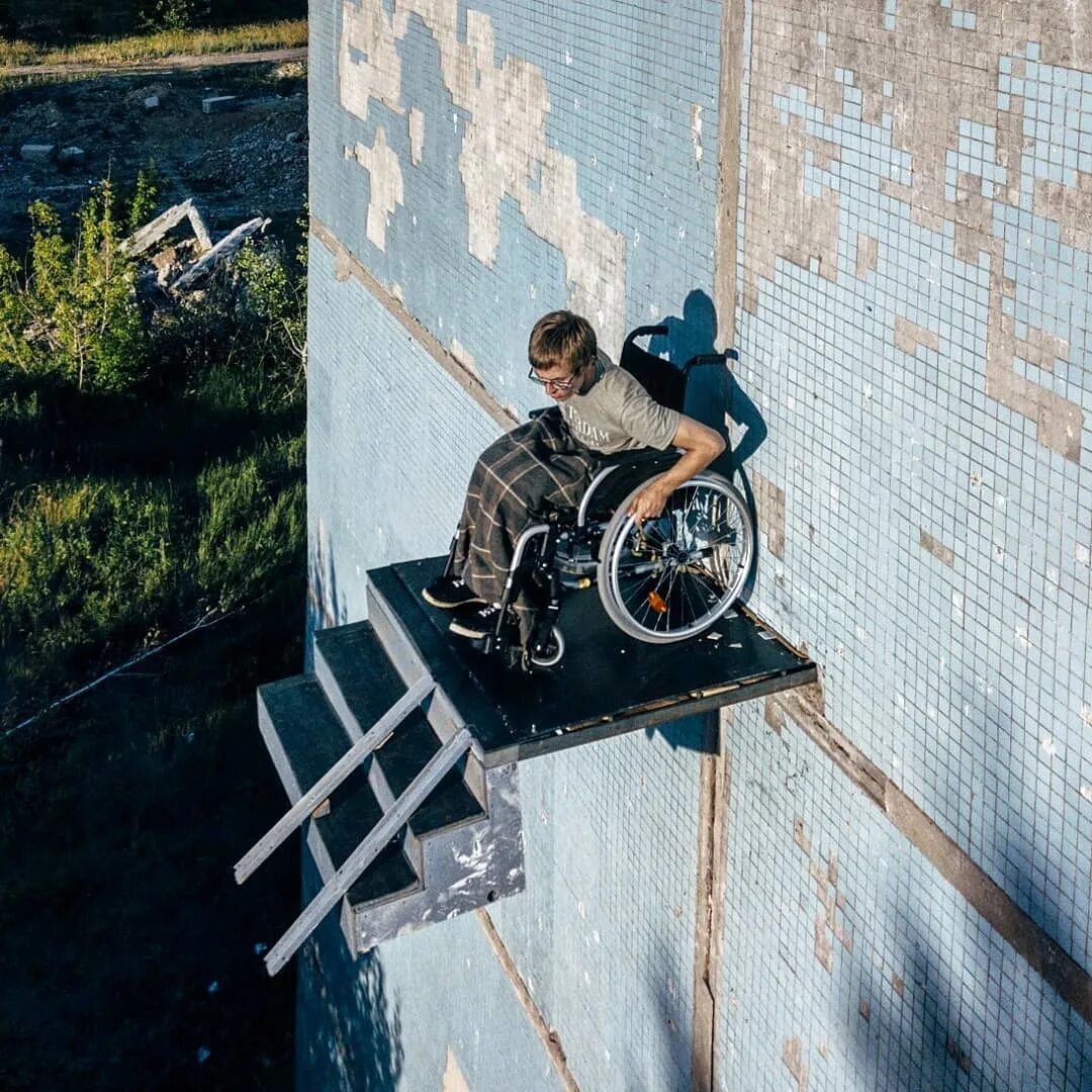Песня дом инвалидов. Смешные инвалидные коляски. фотосессия инвалидов. художники инвалиды. лестница для инвалидов.