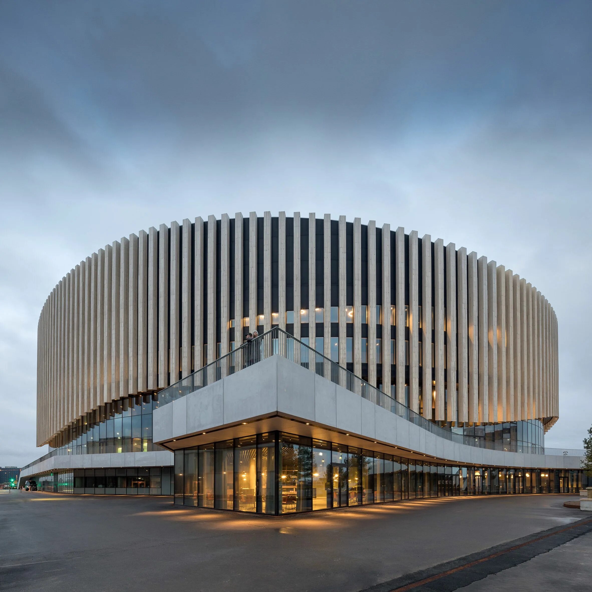 Round build. Концертный зал архитектура Голландия. Арена в Германии архитектура.