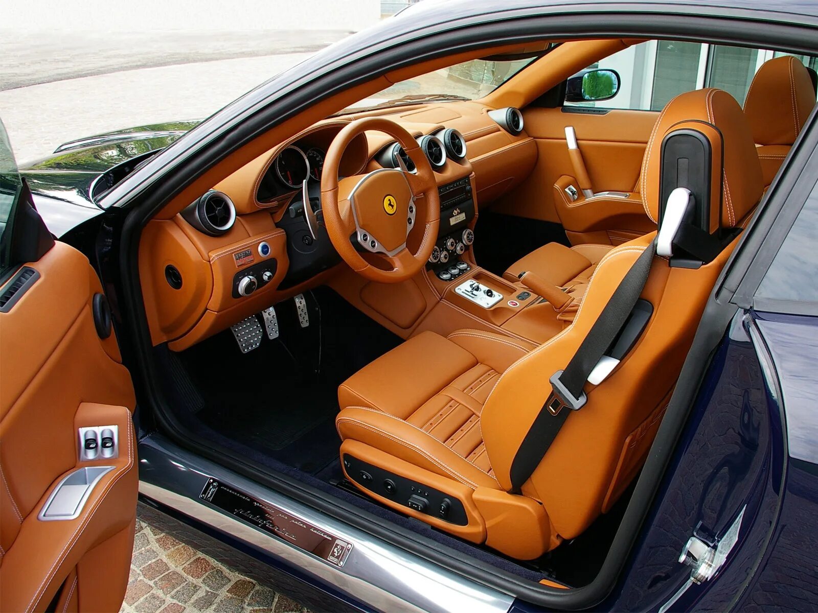 Ferrari 612 Scaglietti салон. Ferrari 612 Kappa. Ferrari 612 Interior. Машина Ferrari 612 Scaglietti салон. Салон автомобилей работа