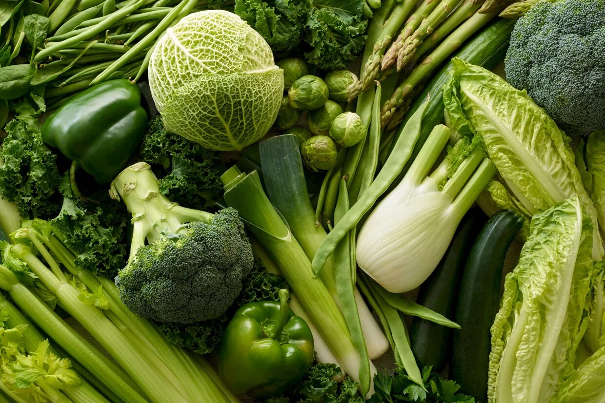Овощи и зелень. Зеленые овощи. Свежие овощи и зелень. Зеленые овощи и фрукты.