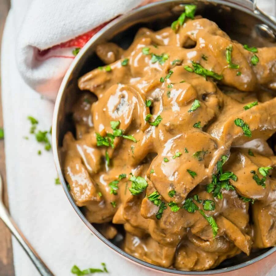 Бефстроганов из курицы на сковороде