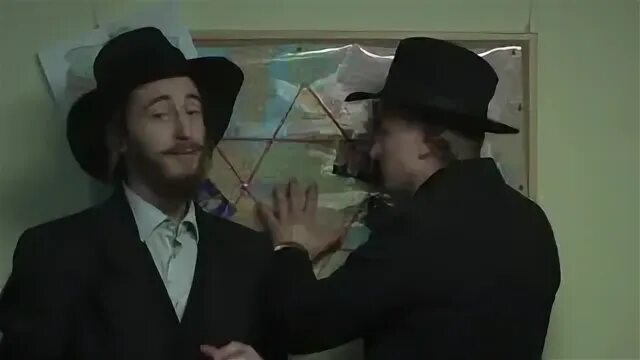 Мы тут не причём поют евреи. А мы тут не причем кушаем. А мы тут не причем кушаем. А мы тут ни при чем. А мы тут не причем кушаем.