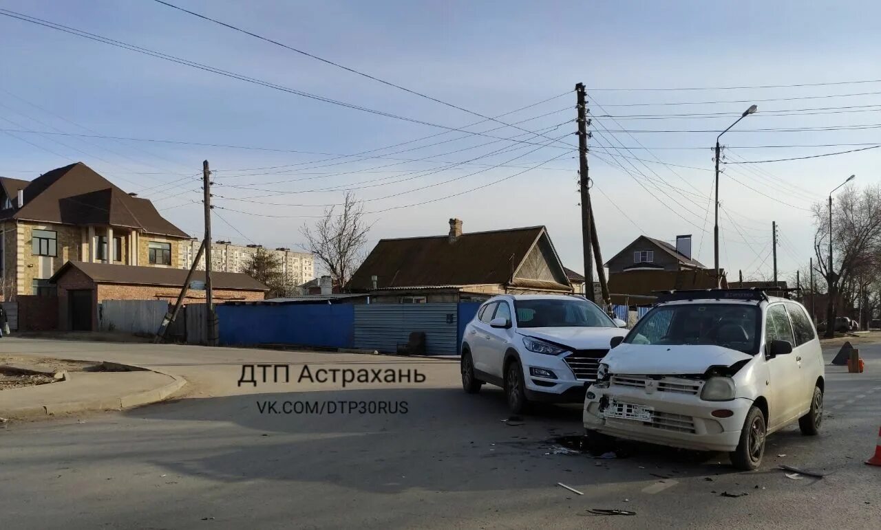 Обстановка в астрахани. Дтп на безжонова астрахань. авария на улице безжонова астрахань. авария в астрахани на безжонова вчера. авария на безжонова астрахань 12 мая 2025.