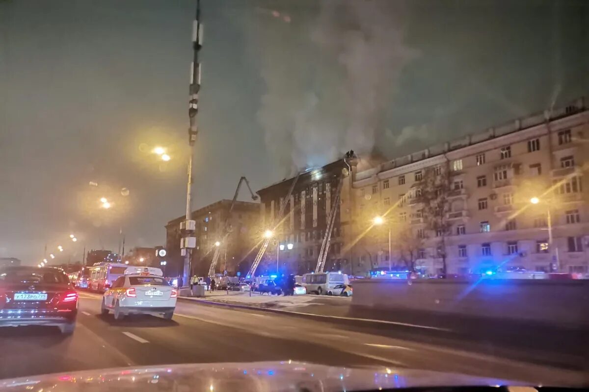 Пожар на ленинском проспекте сегодня в москве. Пожар на московском проспекте. Пожар ленинский проспект 40. Пожар на южнопортовой. Поэтический бульвар пожар.