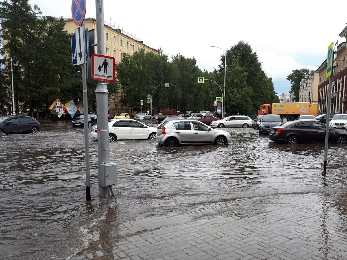 Прогноз дождей кемерово. Кемерово затопило. сильный ливень в городе. ливень новокузнецк. проливной дождь в кемерово.