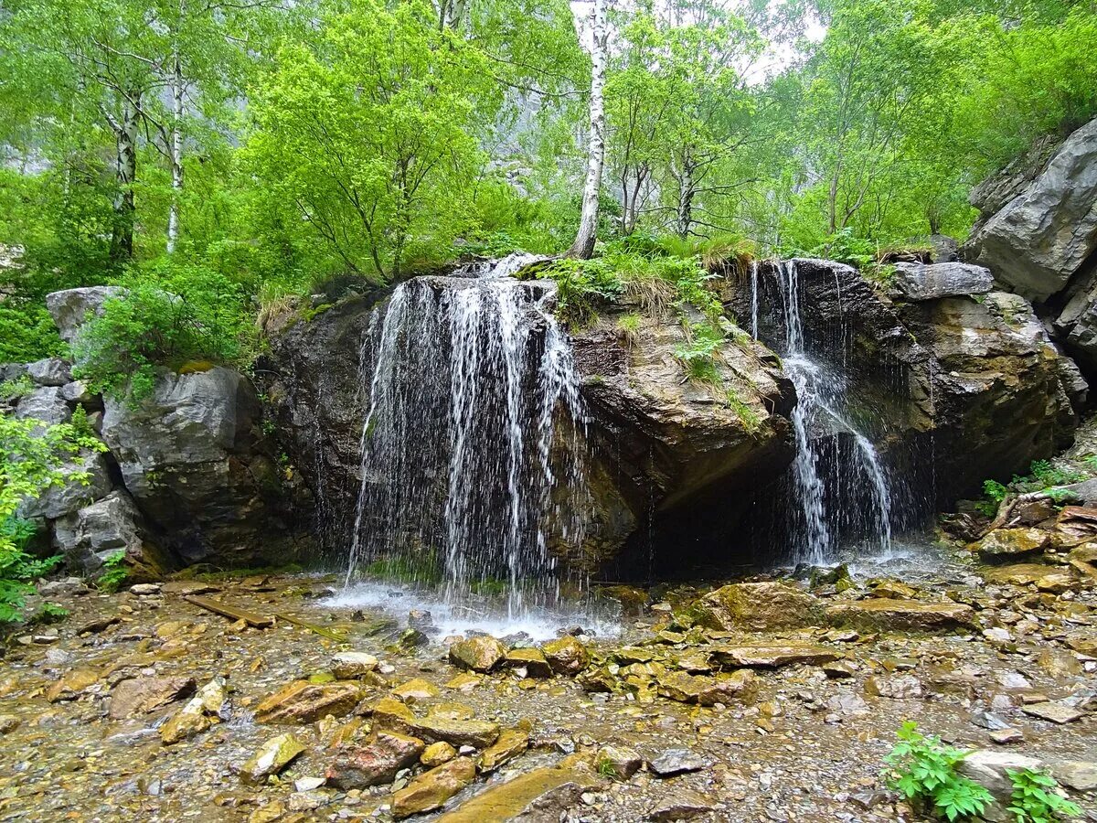 Урочища че чкыш. Водопад чечкыш горный алтай. ущелье чечкыш горный алтай. смотровая площадка чечкыш горный алтай. долина горных духов горный алтай.