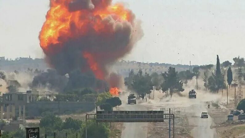 Броневик ошкош подбитые. Подрыв российской колонны в сирии. Колонна американских хаммер в сирии. Солдаты россии в сирии. Война на украине подбитый танк.