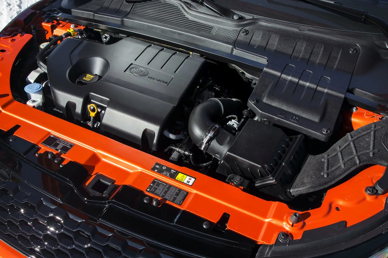 Range rover evoque двигателя. Range rover evoque моторный отсек. land rover evoque engine. range rover evoque 2.2 подкапотное. рендж ровер эвок под капотом.